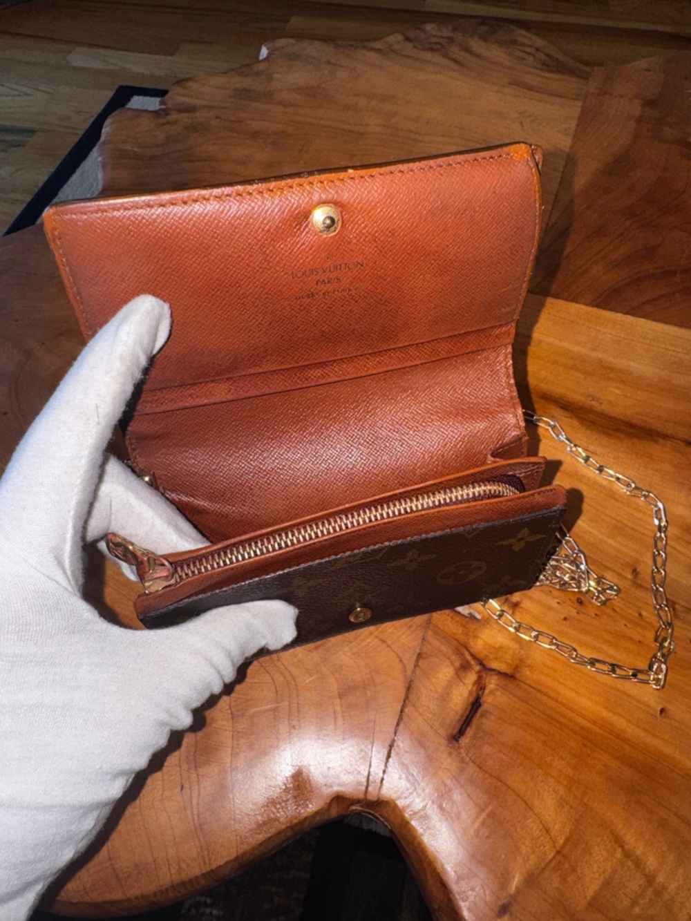 Louis Vuitton
Damier Ebene Porte-Monnaie
Billets
Trésor Wallet repurposed - Picture 8 of 16